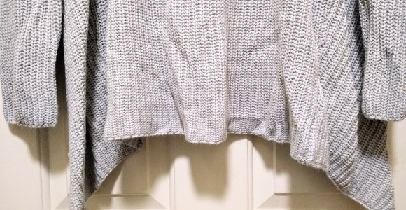 ✨ HOST PICK ✨ Open-Back, Twist Sweater - Picture 9 of 16